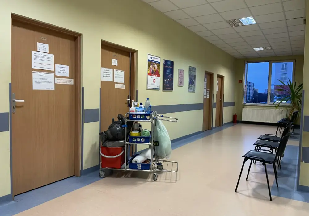 Pracownik niemedyczny – kim jest i jak wspiera służbę zdrowia?