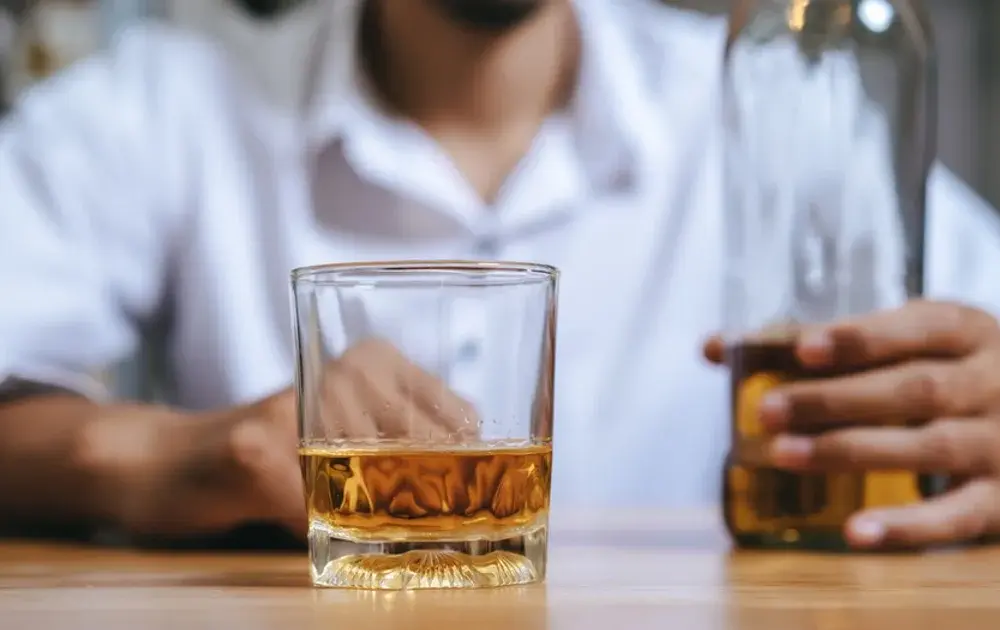 Czy alkohol pomaga w przeziębieniu? Odkryj prawdę o jego skutkach