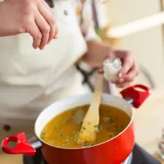 Niedobór sodu co jeść? Oto produkty, które pomogą uzupełnić sód