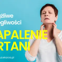 Kobieta z zamkniętymi oczami i wyrazem bólu na twarzy trzyma się za szyję, wskazując na uciążliwe dolegliwości, zapalenie krtani.