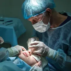 Operacja zaćmy NFZ - gdzie najszybciej wykonasz zabieg bez długiej kolejki