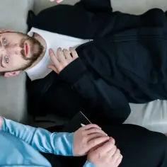 Ataki paniki przyczyny: zrozum, co wywołuje te nieprzyjemne objawy