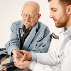 Który lekarz od wątroby najlepiej zdiagnozuje Twoje dolegliwości? Poradnik