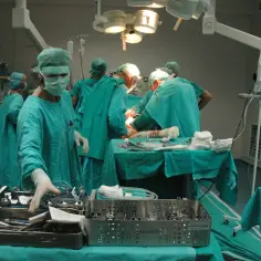 Endoproteza stawu biodrowego NFZ: najszybsze terminy w całej Polsce