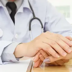 Nietrzymanie moczu: do jakiego lekarza udać się z tym problemem