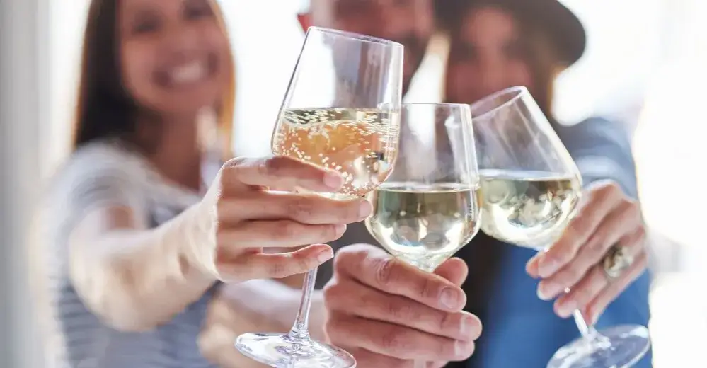 Zdjęcie Czy alkohol zabija plemniki? Sprawdź, jak wpływa na płodność mężczyzn