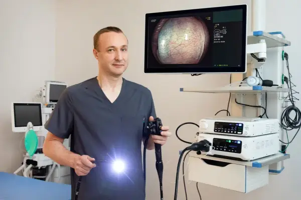Który lekarz wykonuje kolonoskopię? Poznaj specjalistów i ich kwalifikacje