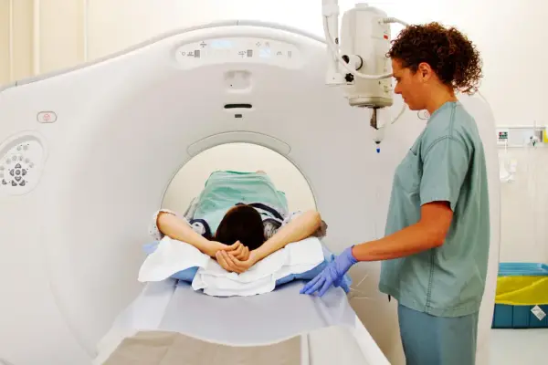 Badanie PET na czym polega: kompleksowy opis przebiegu diagnostyki